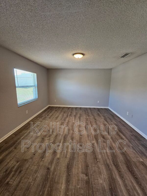 Building Photo - 1041 N Brunnell Pkwy