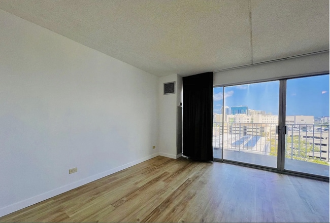 Building Photo - 710 Lunalilo St