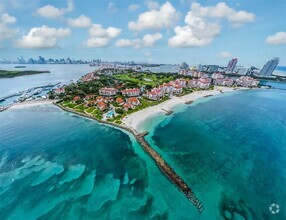 Building Photo - 19227 Fisher Island Dr