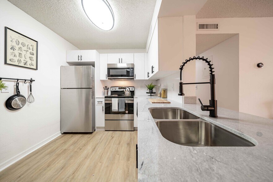 Northlake Apartments 2445 Dunn Ave Jacksonville FL 32218 Apartment