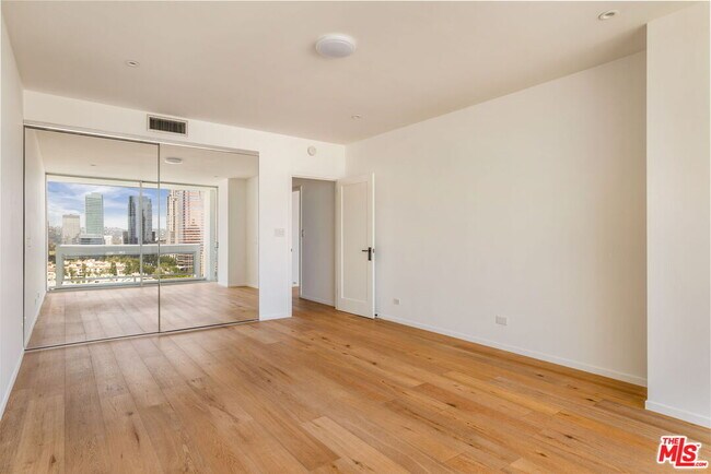 Building Photo - 2222 Ave of the Stars