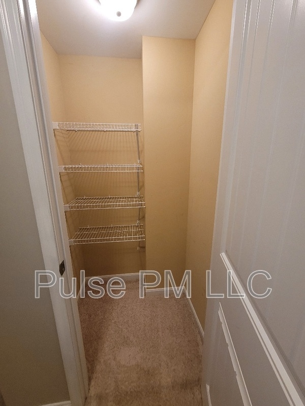 Building Photo - 1212 E Henry Clay Ave