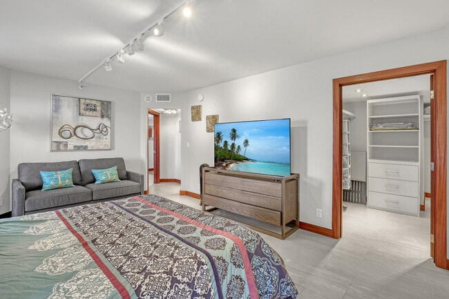 Building Photo - 5200 N Ocean Dr