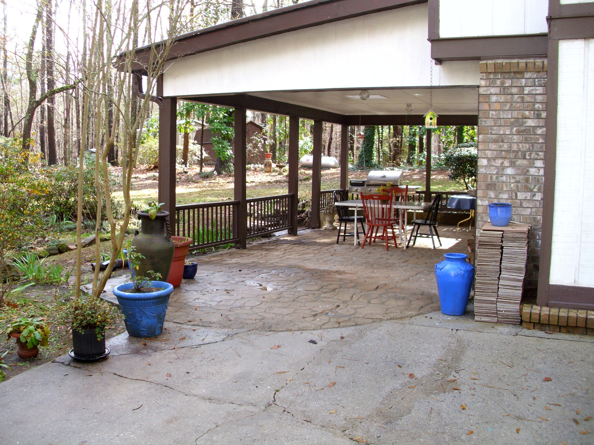 Entertainment area with BBQ - 2177 Kings Mountain Dr NE