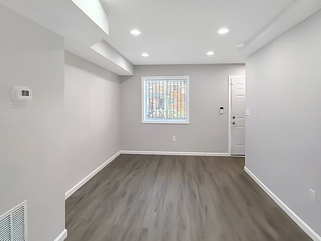 Building Photo - 4828 Beaufort Ave