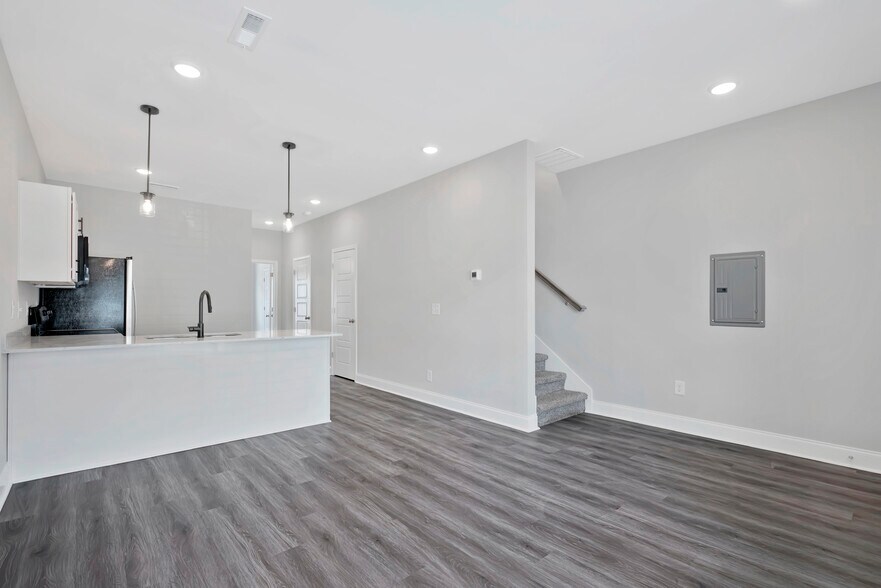 Building Photo - 860 Needmore Rd