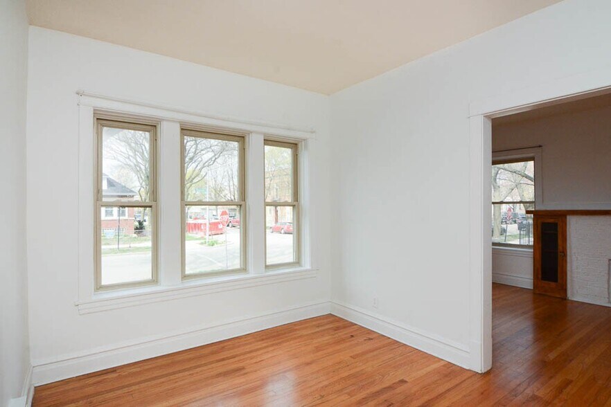 Building Photo - 2921 W George St