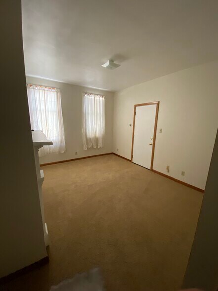 Building Photo - 2410 Jane St