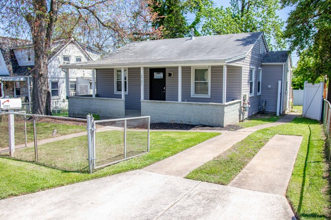 Building Photo - 1721 Glen Curtis Rd