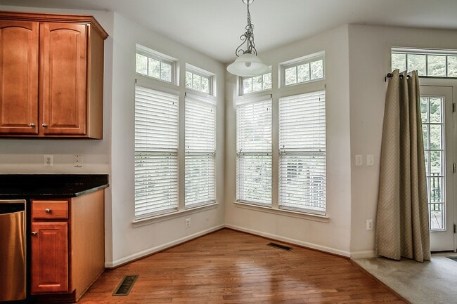 Building Photo - 616 Rainier Rd