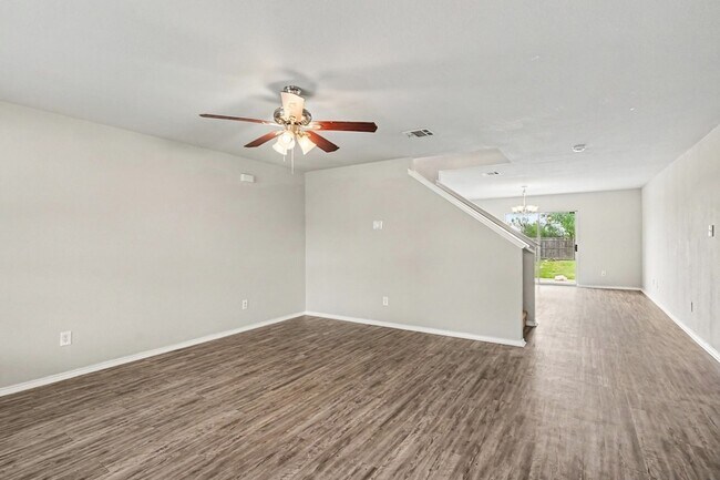 Building Photo - 1733 Vineridge Ln