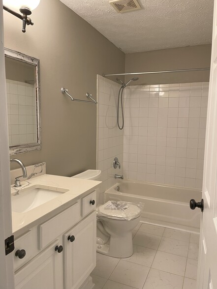 Building Photo - 3790 Oak Park Dr