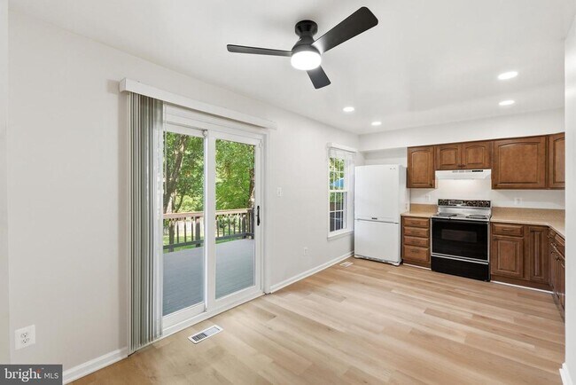 Building Photo - 7691 Northern Oaks Ct