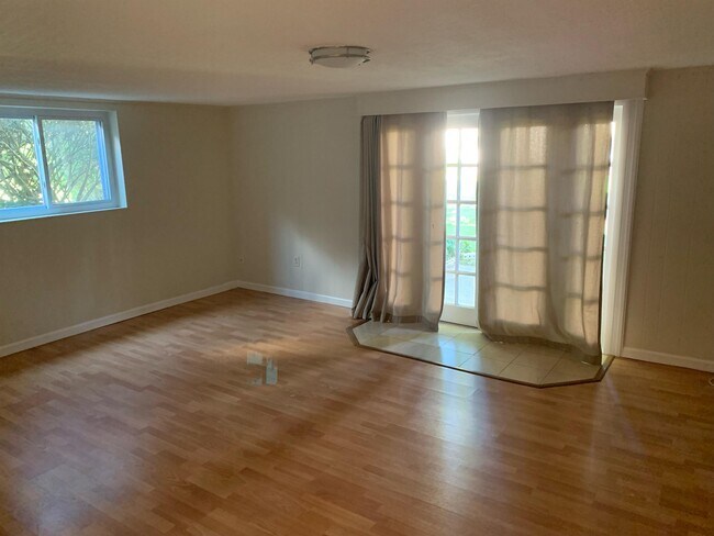 Building Photo - 5358 Pooks Hill Rd