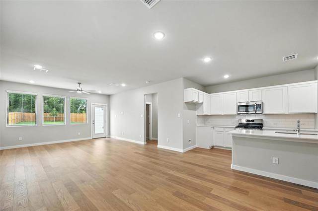 Building Photo - 806 Pne Bch Dr