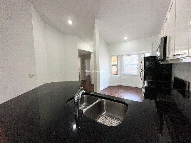 Building Photo - 7767 Sugar Bend Dr