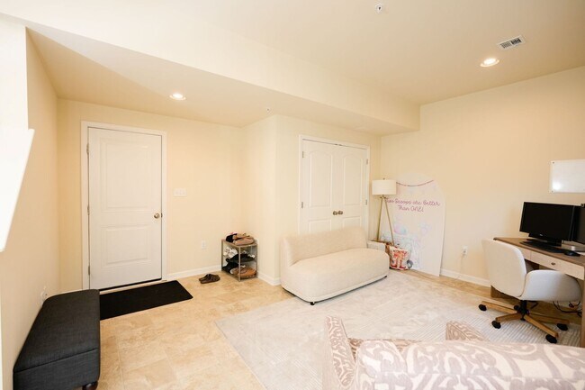 Building Photo - 119 High Pointe Dr