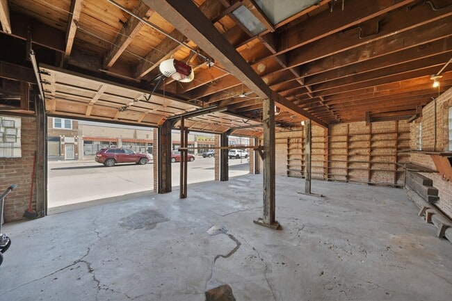 Building Photo - 7058 S Fairfield Ave