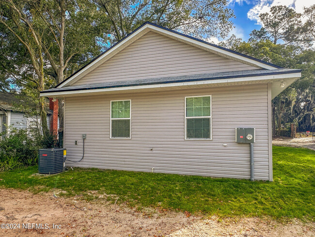 Building Photo - 2220 Flesher Ave
