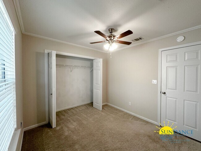 Building Photo - Pet Friendly 4 Bedroom Home in Fort Walton...