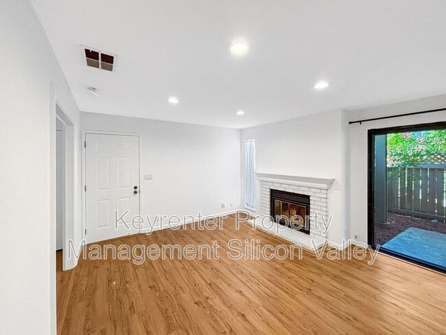 Building Photo - 1902 La Terrace Cir