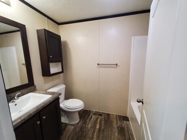 Building Photo - 11 Sparrow Hill Dr