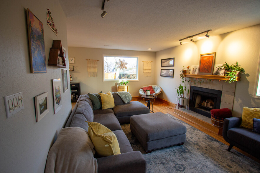 Living Room - 7771 Jaguar Cir