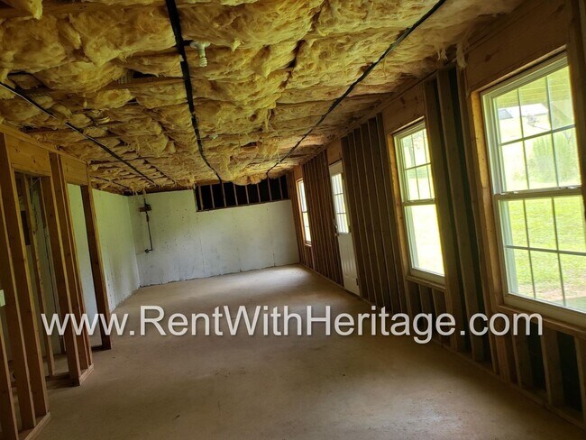 Building Photo - 179 Parkview Ln