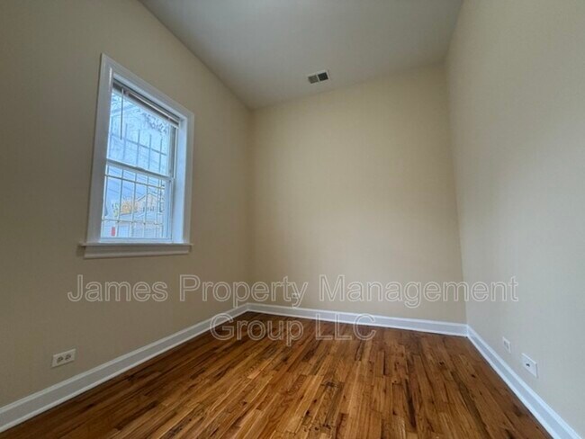 Building Photo - 2213 W Washington Blvd