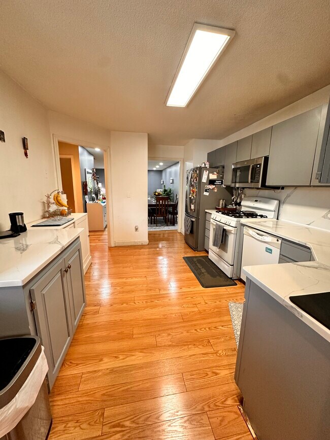 Building Photo - 1805 Mill Pond Dr