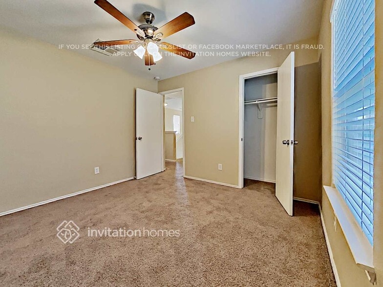 Building Photo - 9211 Shaded Pines Dr