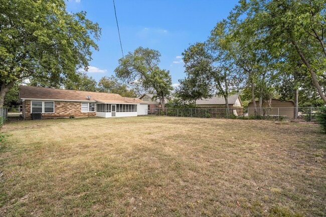 Building Photo - 3804 Erath Ave