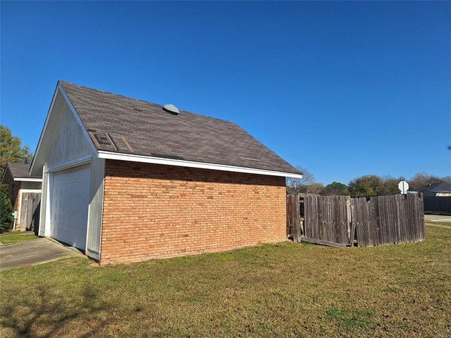 Building Photo - 1537 Westminster Dr