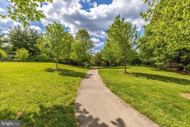 Building Photo - 106 Lamont Ln