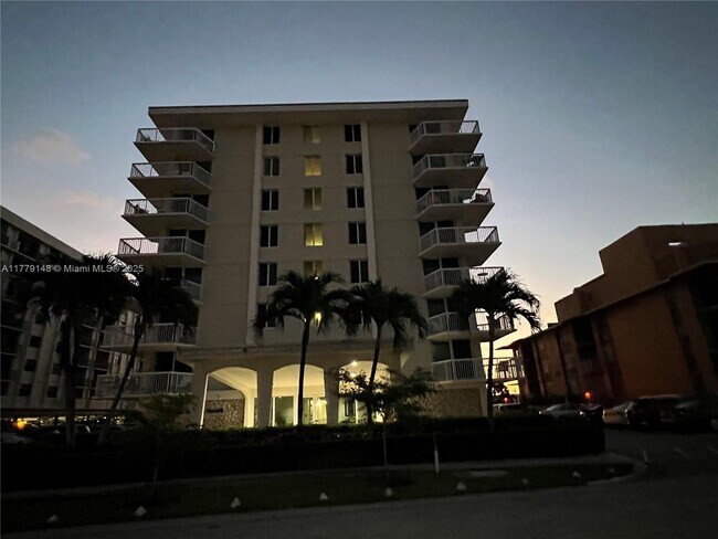 Building Photo - 125 S Ocean Ave