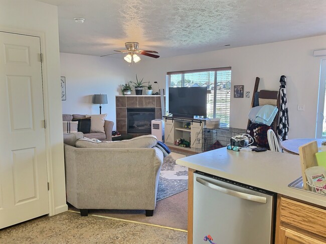 Building Photo - 390 Colter Loop