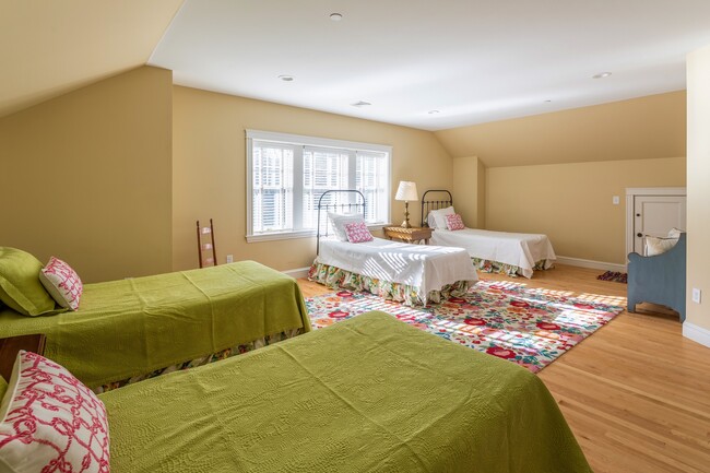 Building Photo - 9 Rockcraft