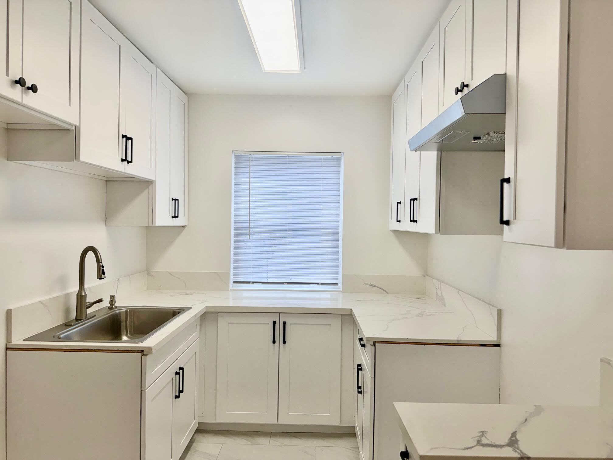 Building Photo - 2027 W 157th St