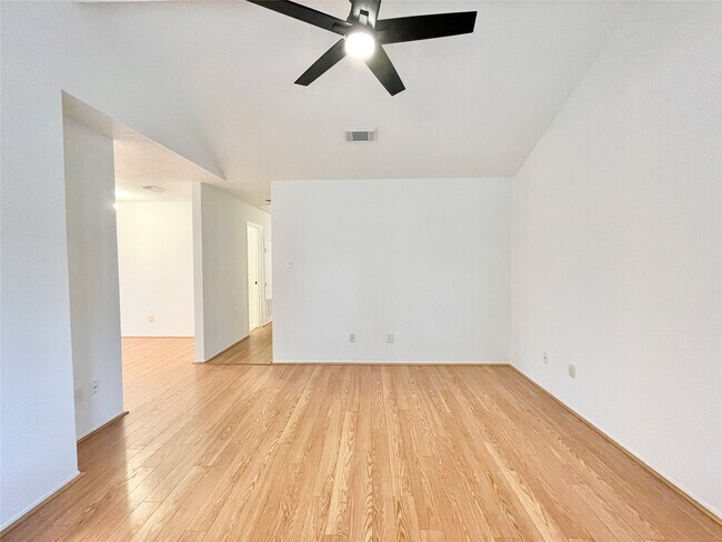 Building Photo - 6 Lea Oak Ct