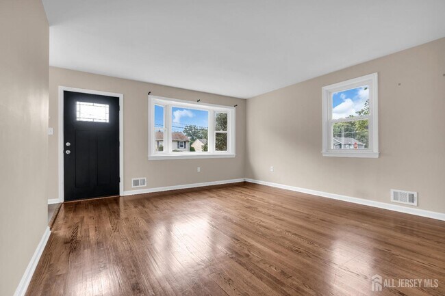 Building Photo - 1067 Riverton St