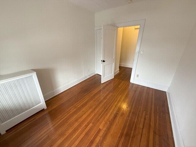 Building Photo - 89 Maplewood Ave