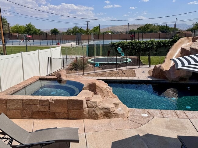 Building Photo - Stunning 7-Bedroom Home with Pool, EV-Read...