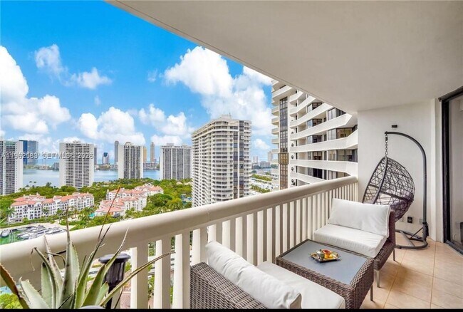 Building Photo - 1000 W Island Blvd