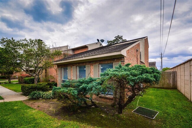 Primary Photo - 9262 Westwood Village Dr