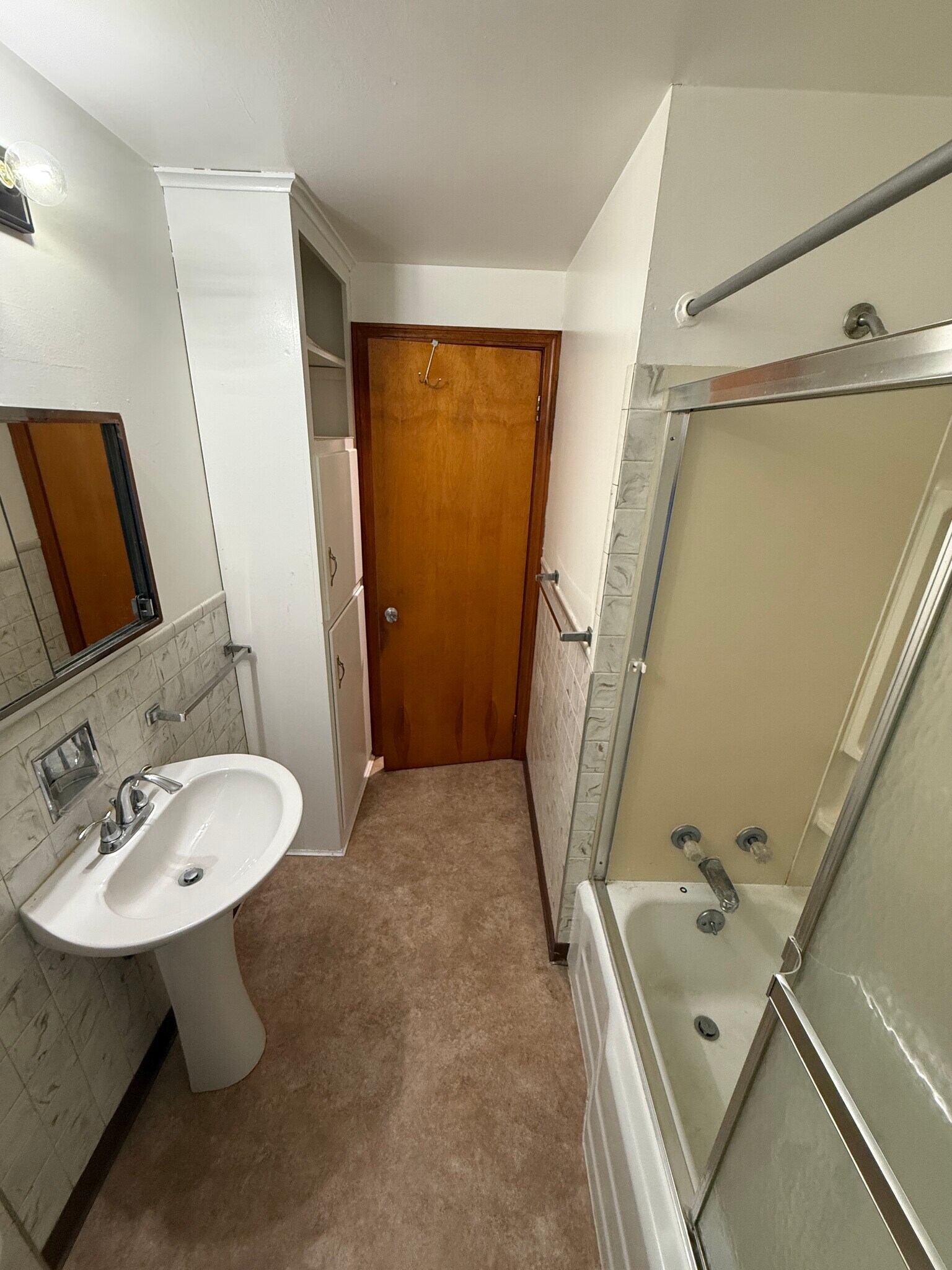 Bathroom - 729 Ruie Rd