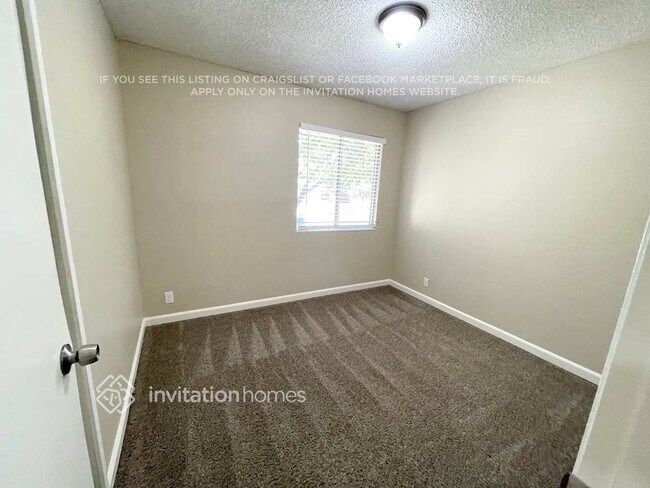 Building Photo - 1385 Meadowlark Dr