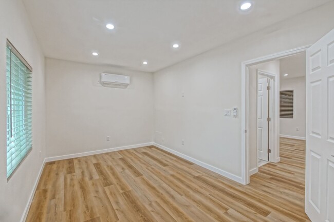 Building Photo - NEWLY BUILT, LUXURIOUS & BRIGHT, 1BR1BA AD...