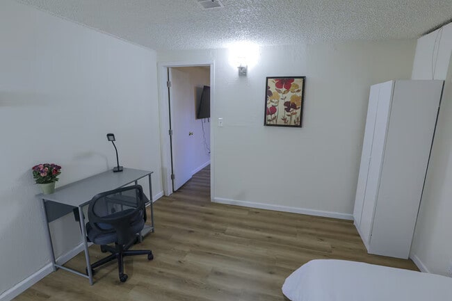 Building Photo - 6659 Upham Dr