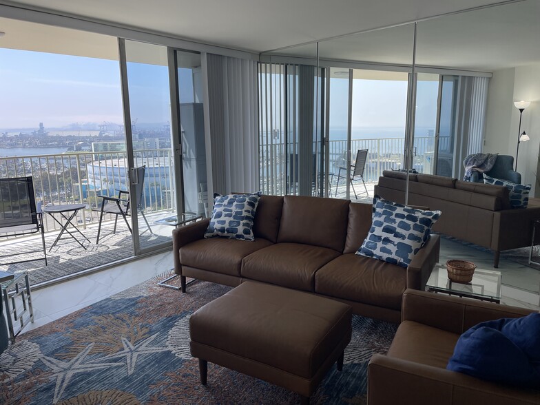 Living room - 700 E Ocean Blvd