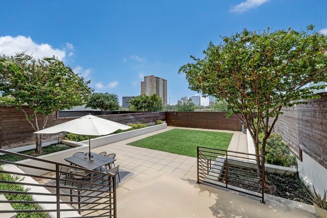 Building Photo - 3433 Westheimer Rd